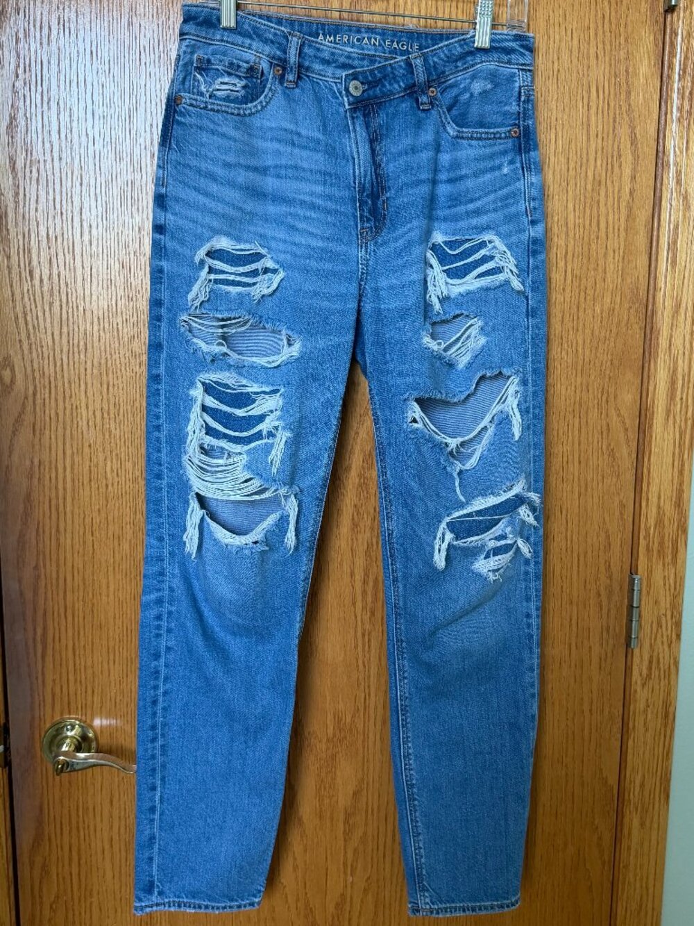 American Eagle Mom Jean Distressed High Rise Jeans Size 6 LONG